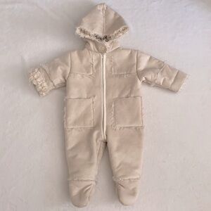 {NWT} Zucchero e Filati | Faux Suede Baby Bunting One Piece Hood Italy (6M)